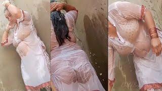 My New Desi Village Open Bathing vlog || Desi village bathing video ||desi bhabhi bathing vlog video