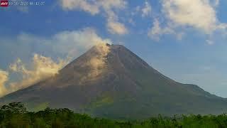 Oct 30, 2024: Molten Rockslide Down Merapi Volcano, Indonesia